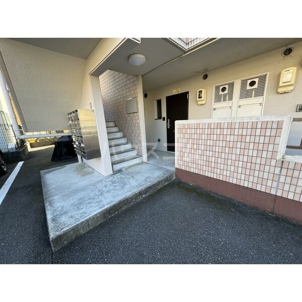 14/18 エントランス