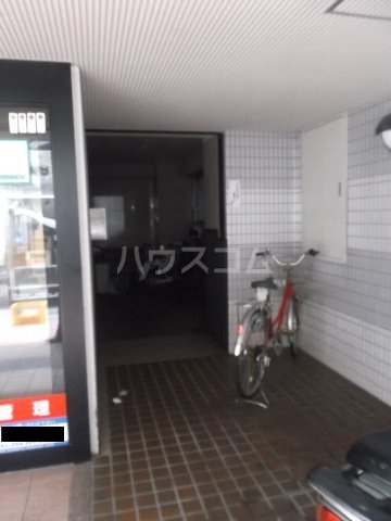 16/19 エントランス