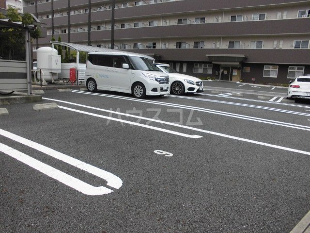 2/4 駐車場