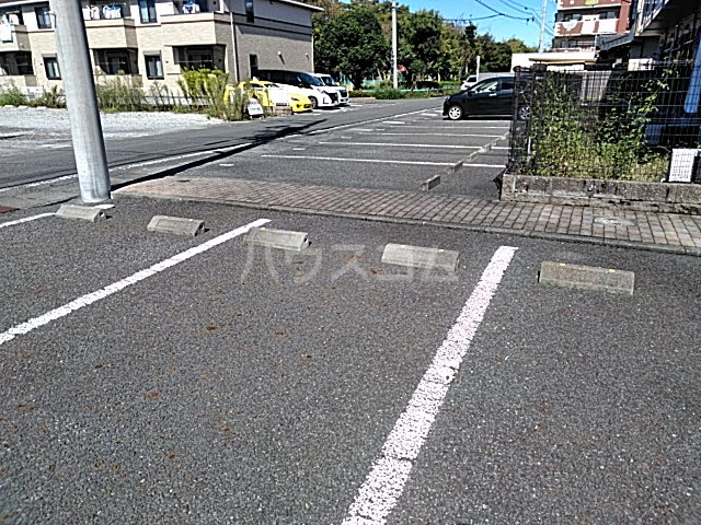 2/3 駐車場