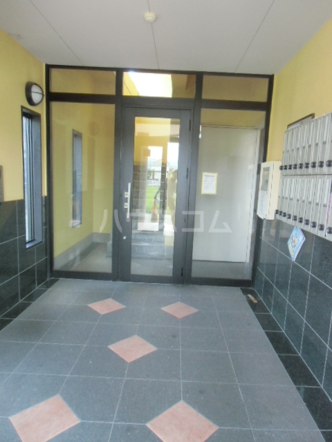 25/26 エントランス