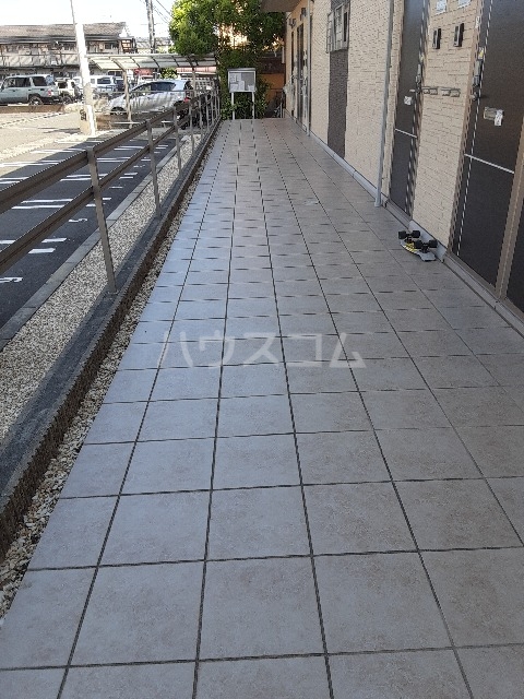 16/18 エントランス
