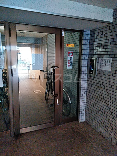 20/23 エントランス