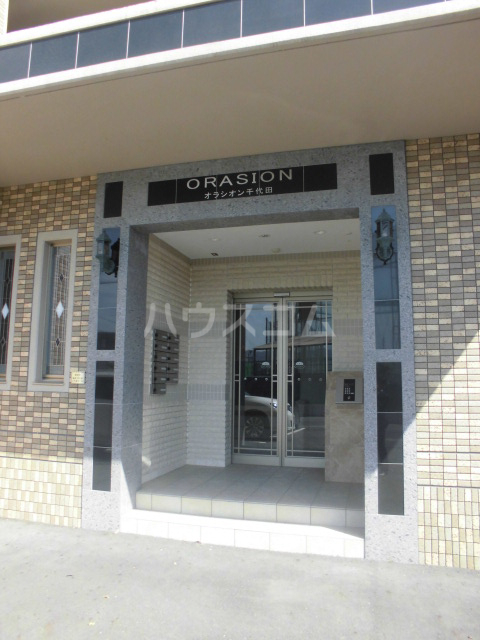 27/30 エントランス