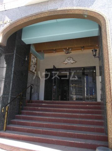 24/25 エントランス