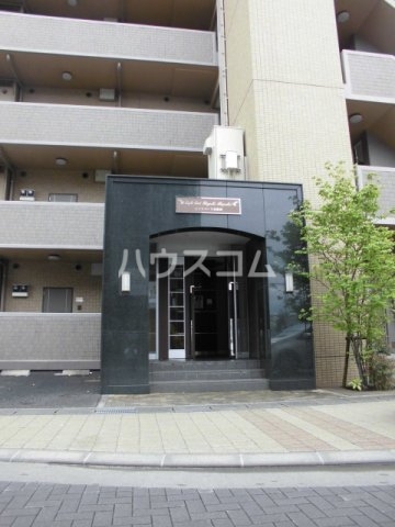 23/27 エントランス