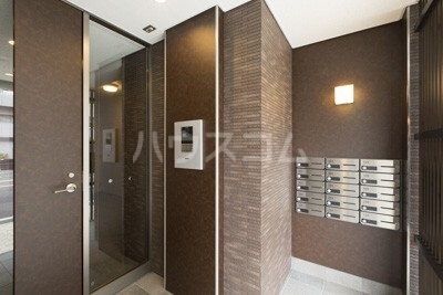 18/23 エントランス