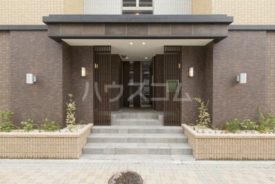 20/23 エントランス