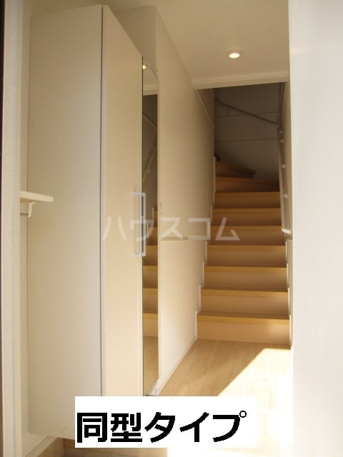 17/23 エントランス