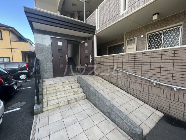 2/2 エントランス