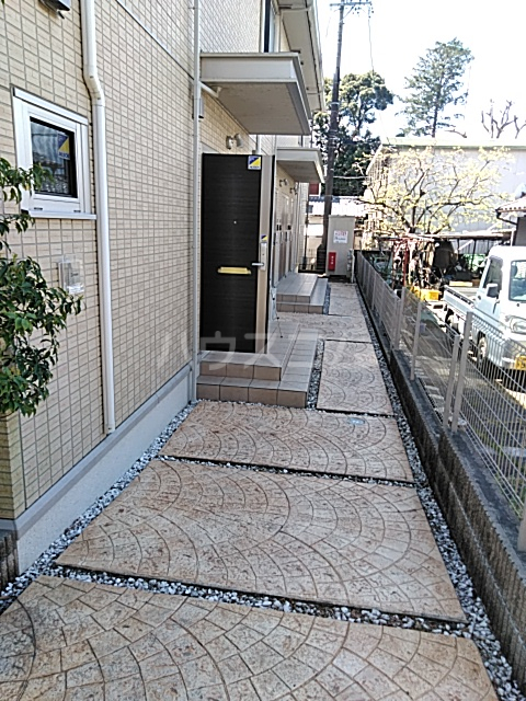 26/29 エントランス