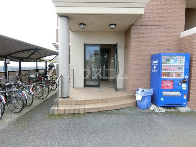 27/30 エントランス