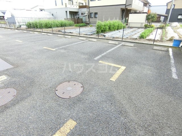 28/30 駐車場