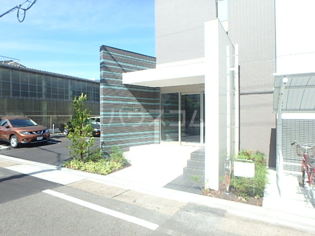 21/30 エントランス