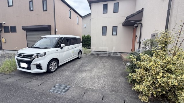 2/6 駐車場