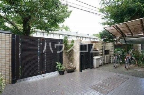 20/27 エントランス