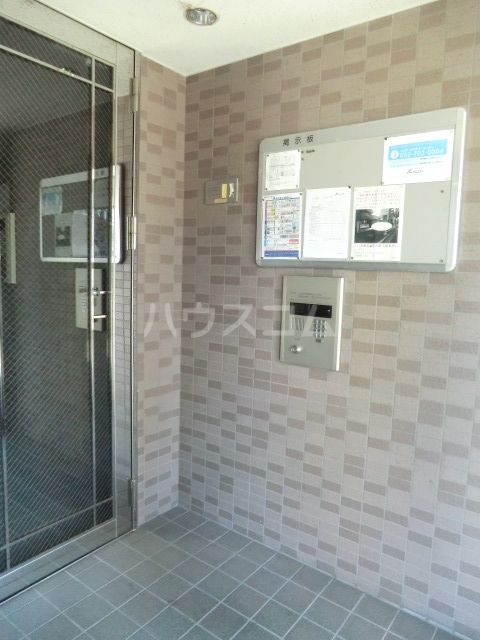 16/26 エントランス