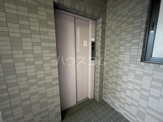 22/30 エントランス