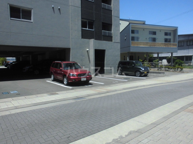 25/27 駐車場