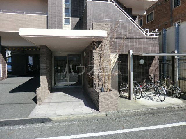 21/25 エントランス