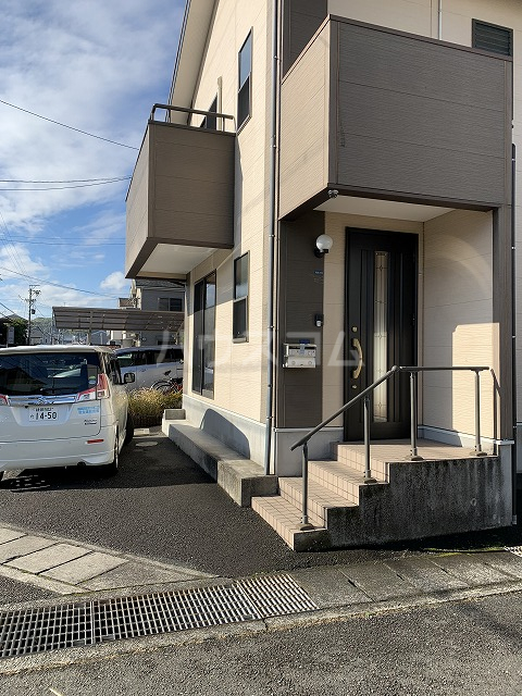 27/30 エントランス