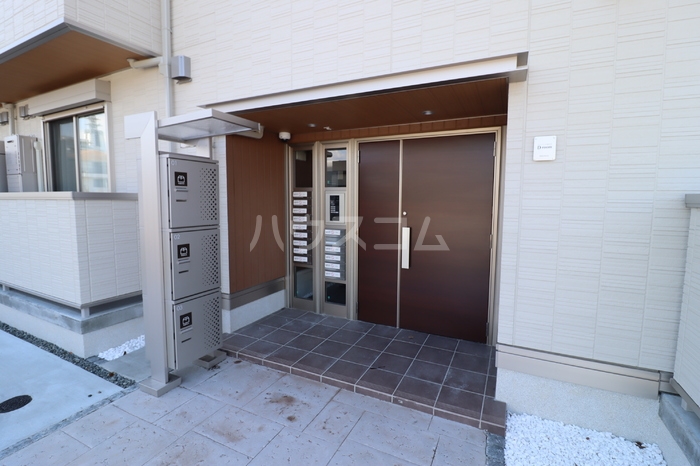 16/17 エントランス