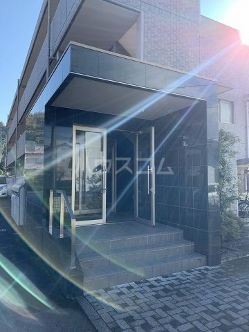 23/26 エントランス