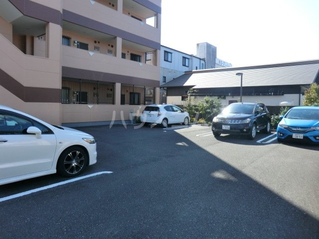 22/27 駐車場