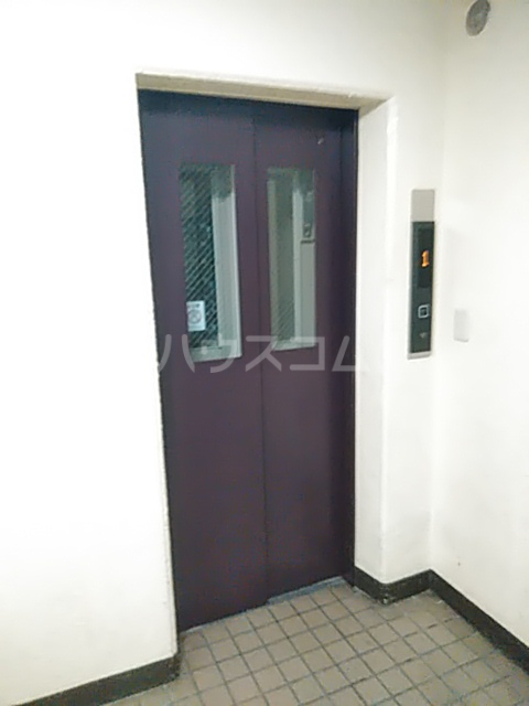 18/20 エントランス