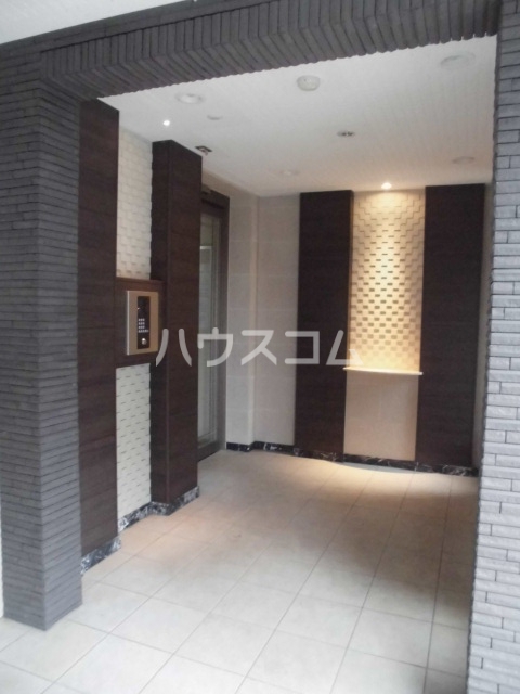 22/23 エントランス