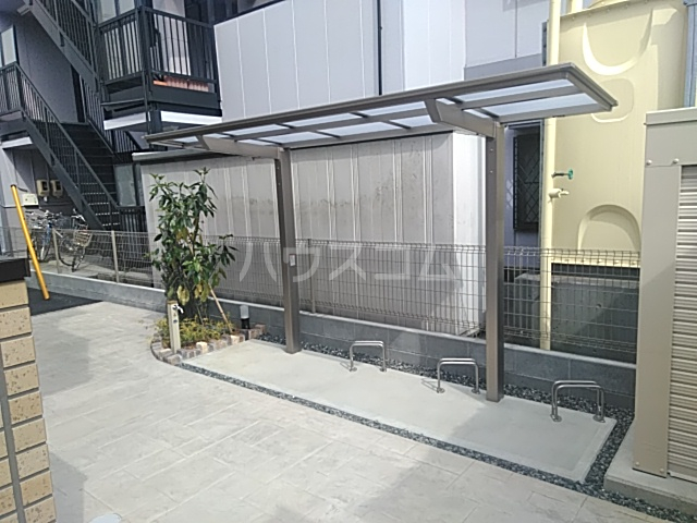 28/30 エントランス