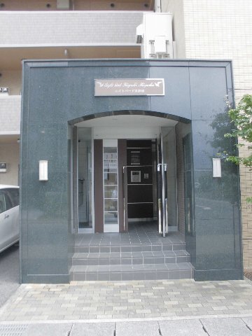 16/20 エントランス