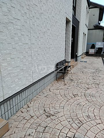 28/30 エントランス