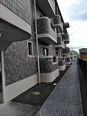 24/30 エントランス