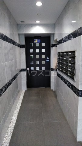 26/30 エントランス