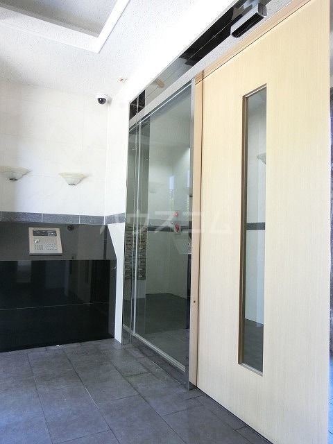 21/27 エントランス