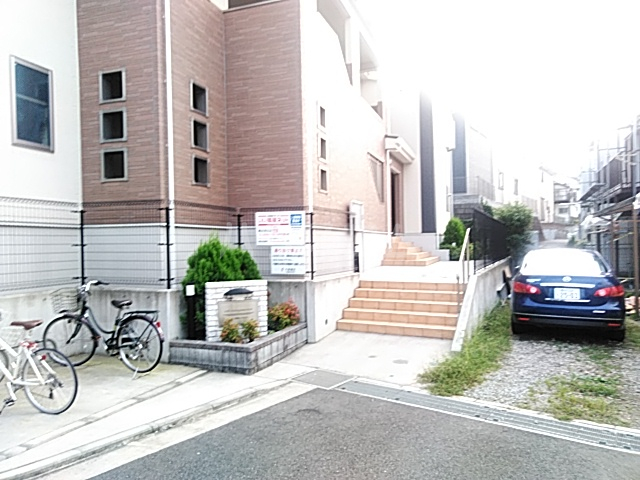 20/23 エントランス