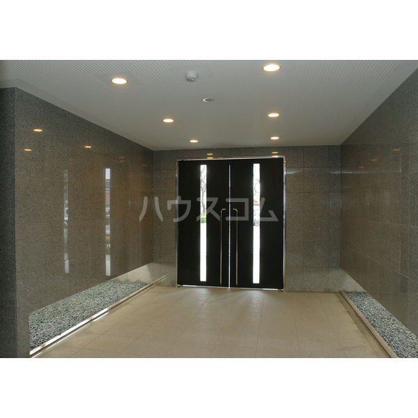 14/20 エントランス