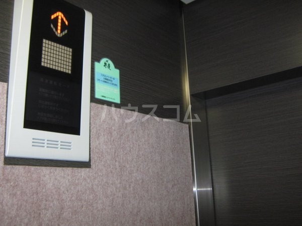 22/27 エントランス