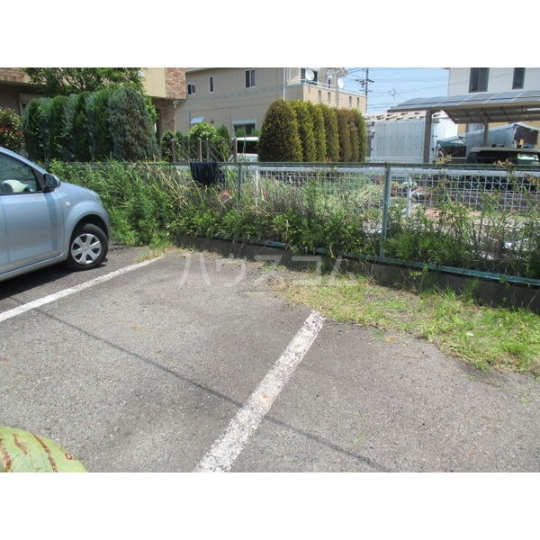 14/18 駐車場