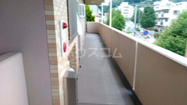 28/30 エントランス