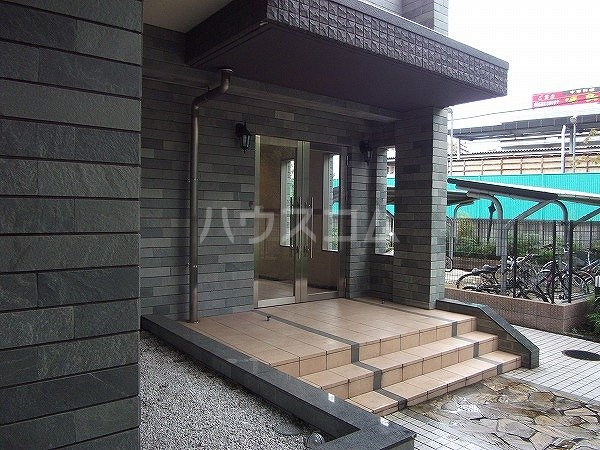 16/21 エントランス