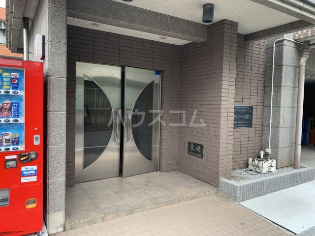 22/30 エントランス