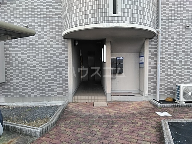 21/30 エントランス