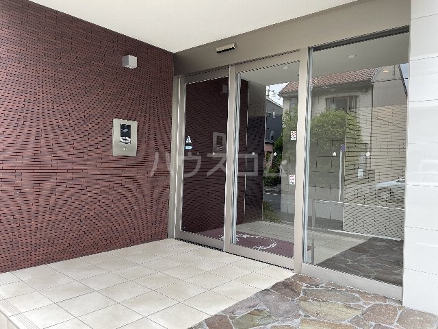 23/30 エントランス