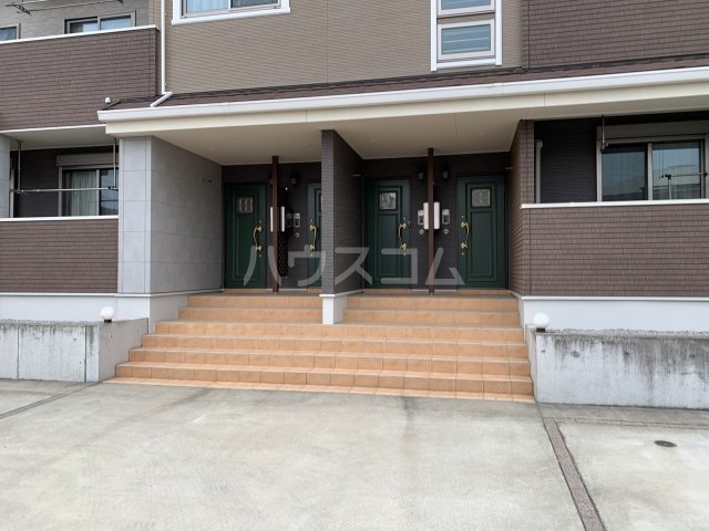 21/30 エントランス