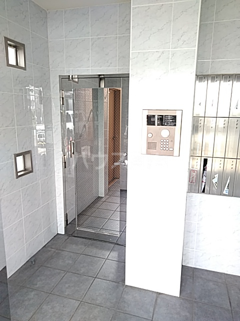 28/30 エントランス