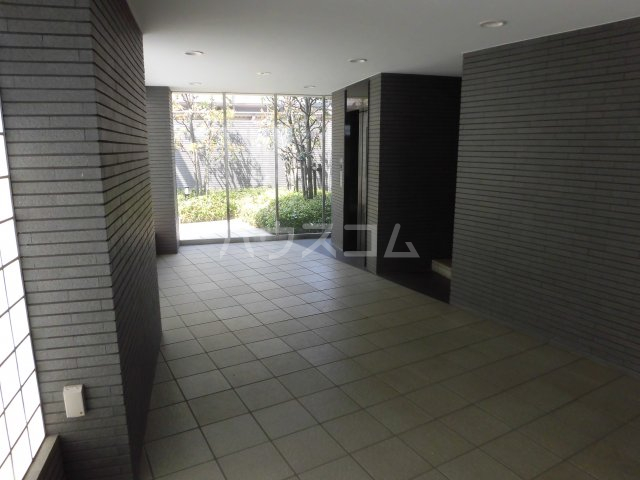 27/30 エントランス