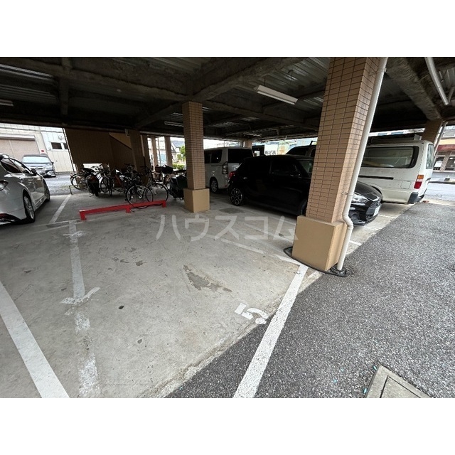 26/30 駐車場