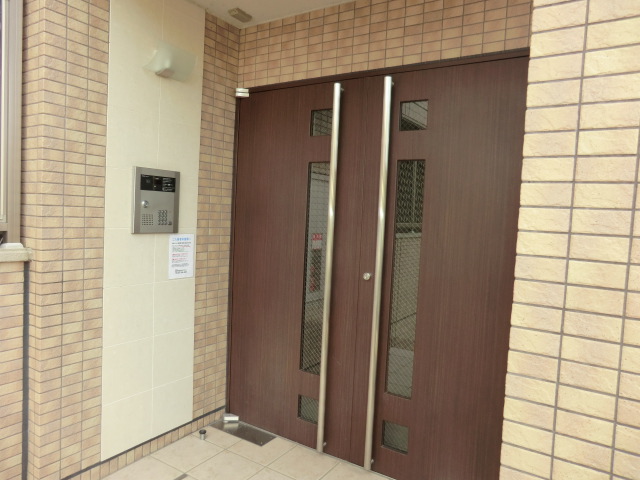 22/27 エントランス